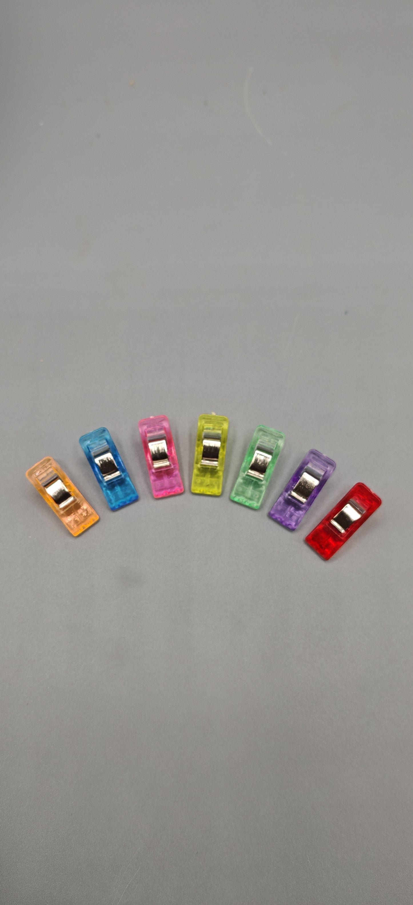 Pince en plastique couleur