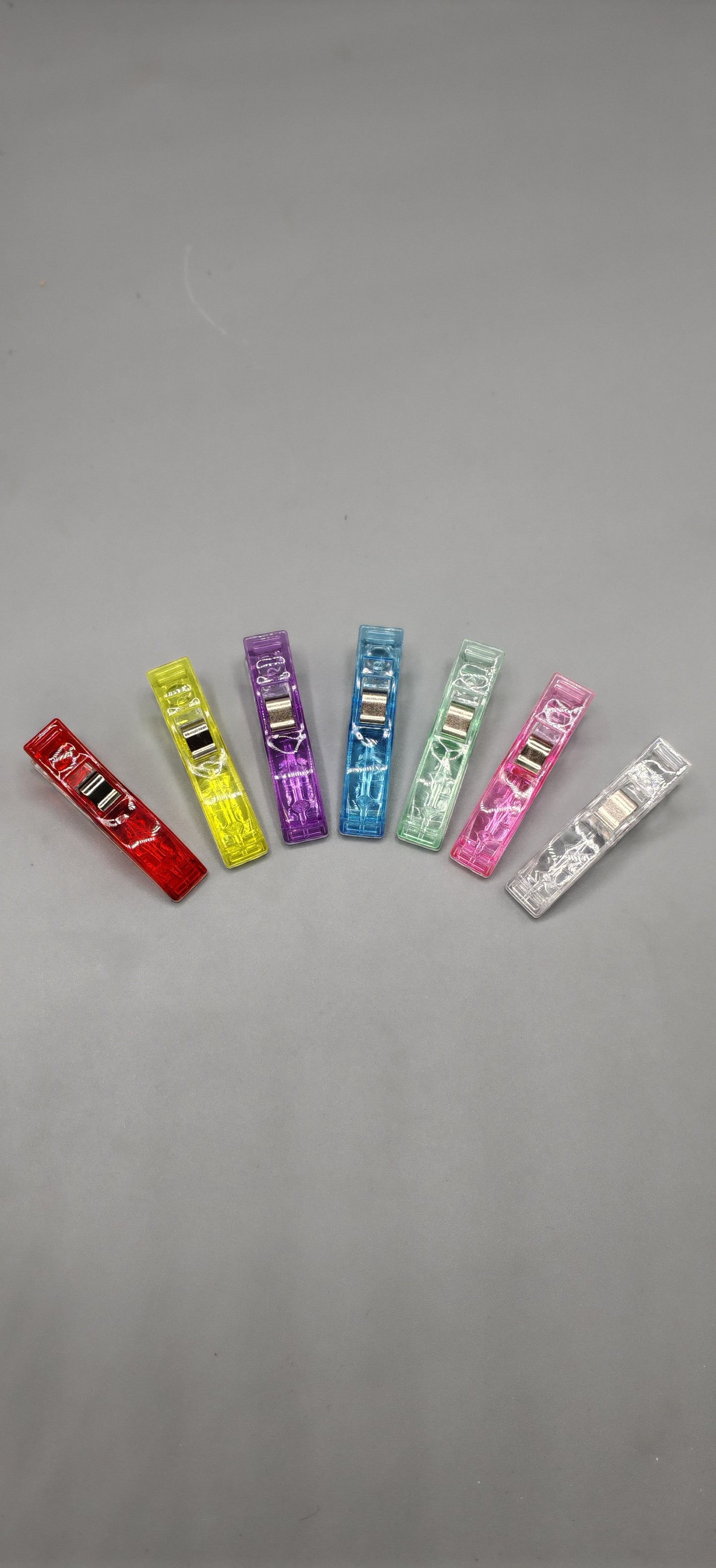 Pince en plastique couleur